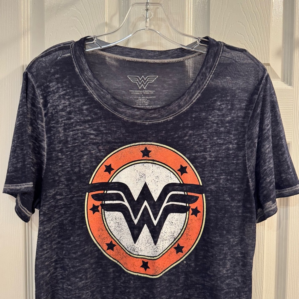 Women’s Wonder Woman Tissue Tee - Picture 4 of 10
